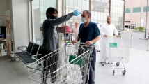 السعودية .. شخص يعطس قاصداً بمتجر مواد تموينية