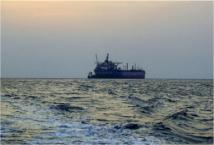 هيئة بحرية بريطانية: "جسم مجهول" يصيب سفينة في البحر الأحمر
