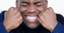 "صرير الأسنان" ظاهرة تتفاقم عوارضها مؤخرا فما هي أسبابها وسبل العلاج؟