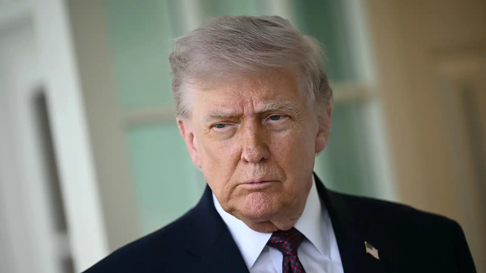 ترامب يرسل مفاوضين لباكستان ويصعد تهديداته ضد ايران