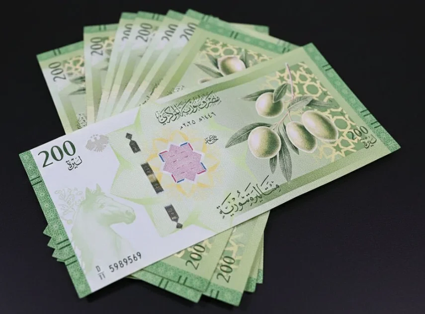 الليرة السورية المتراجعة تعيد تشكيل الواقع المعيشي اليومي