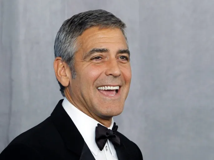 بالصور.. جورج كلوني يحضر عرضا مسرحيا دعما لصديقه المقرب