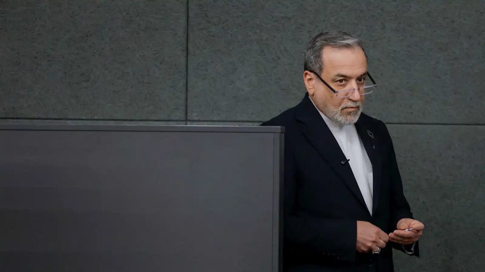 مصدر غربي: عراقجي يحمل ردا مكتوبا إلى إسلام آباد