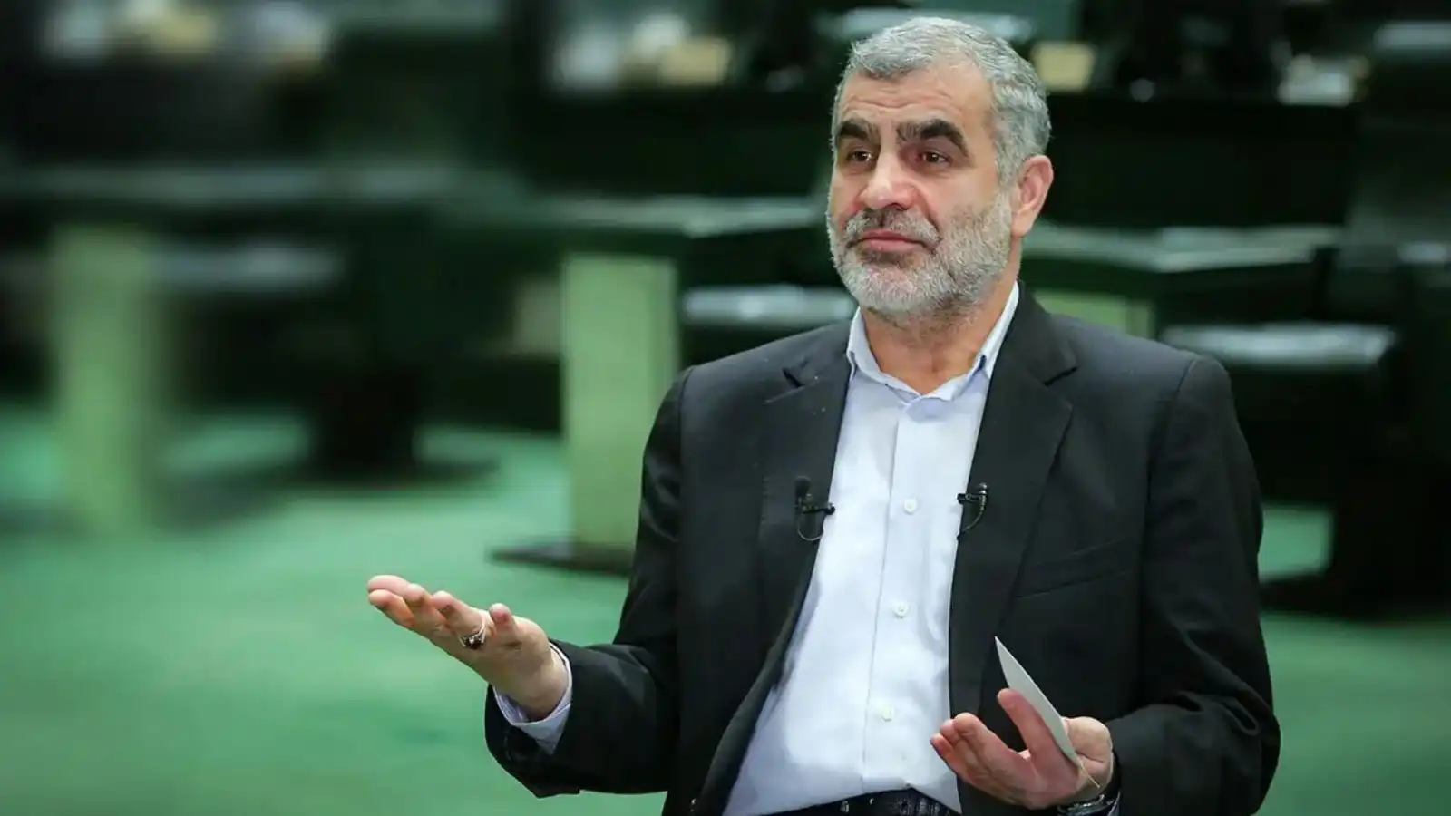 طهران ترسم قواعد جديدة في هرمز وتلوّح برد عسكري أشد