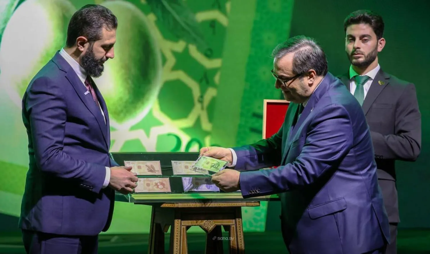 غياب الفئات الصغيرة يهدد نجاح التحول النقدي في سوريا