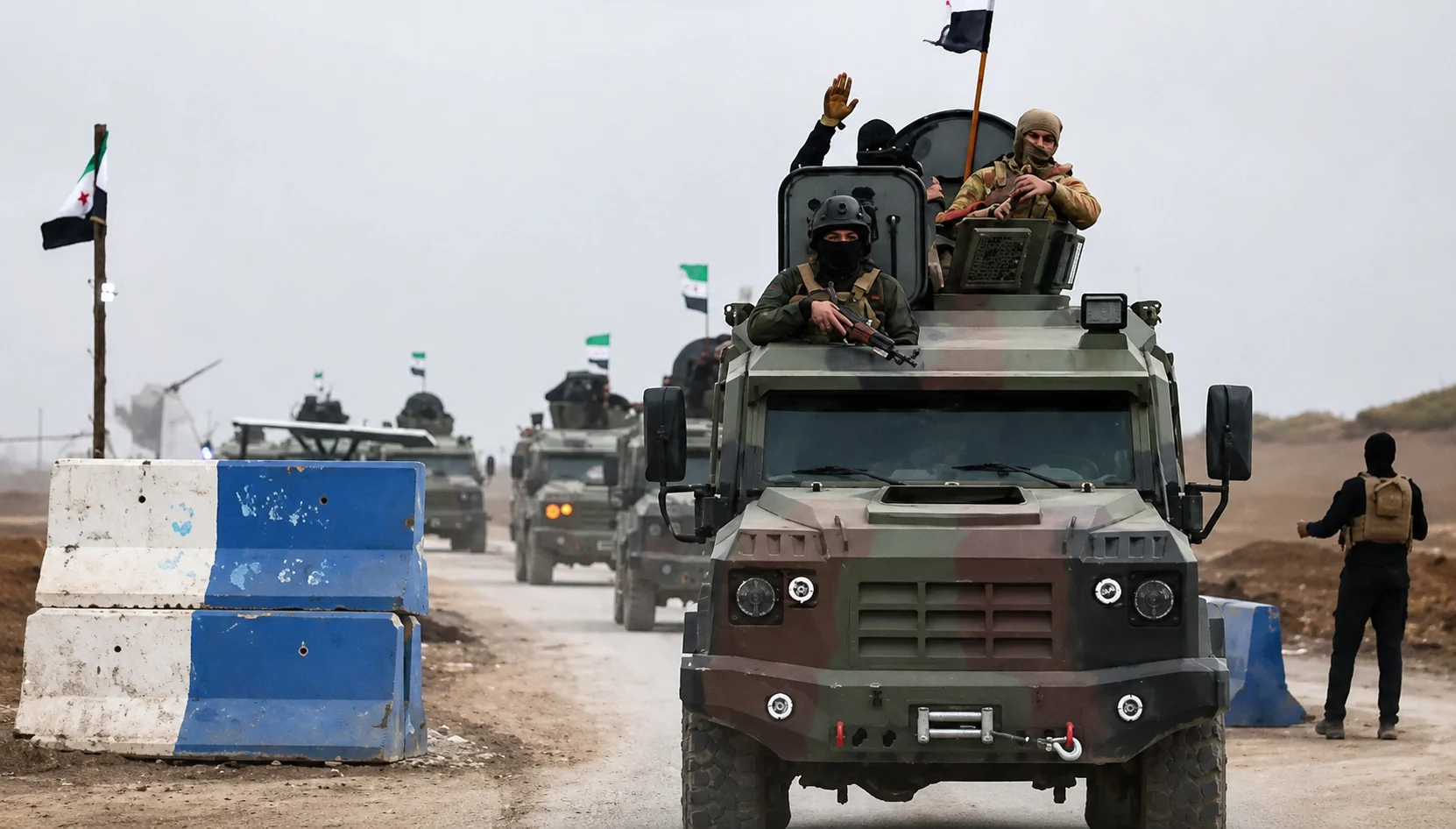 دمشق تنفي الحشود العسكرية... الحدود مع لبنان هادئة