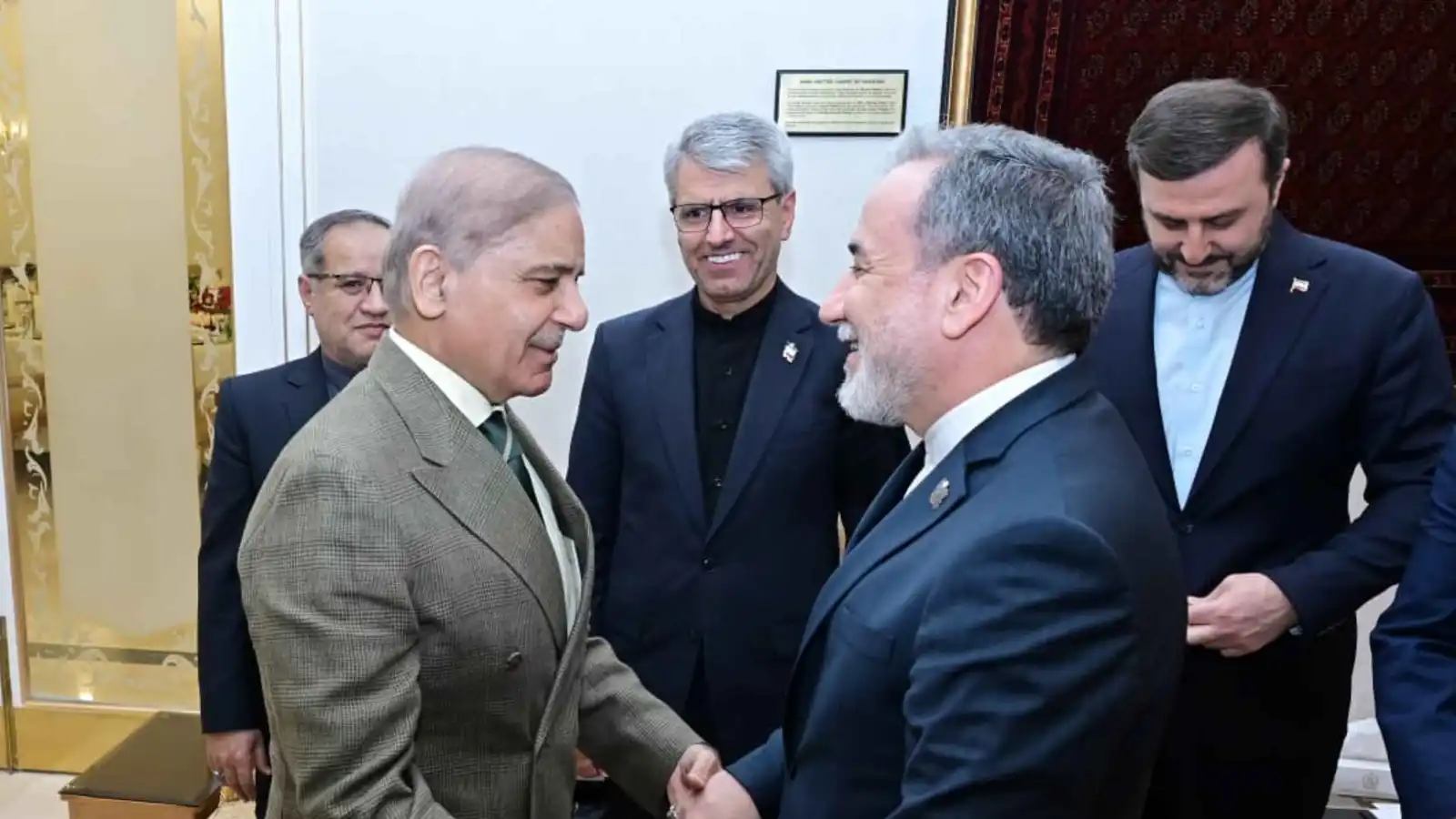 لقاء إيراني باكستاني رفيع بالتزامن مع مراسم تشييع خامنئي
