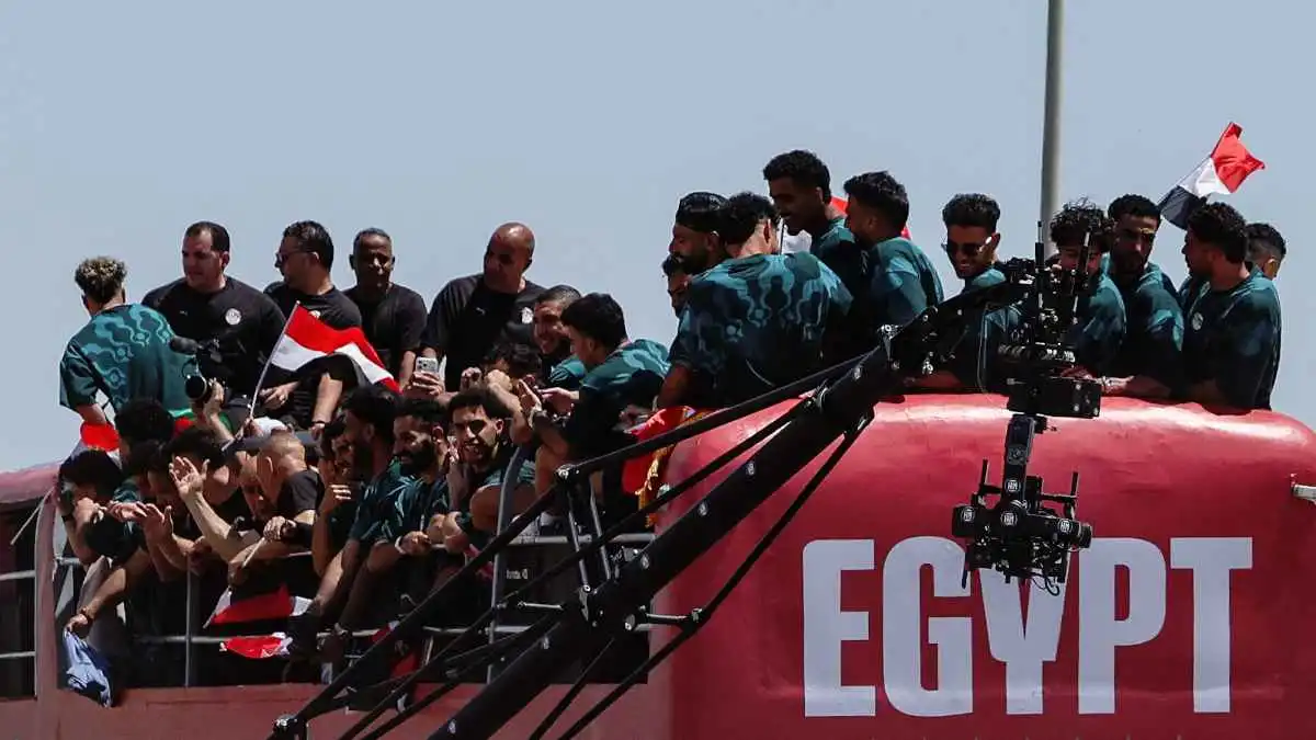 شاليهات وسيارات وملايين.. مكافآت تاريخية لنجوم مصر