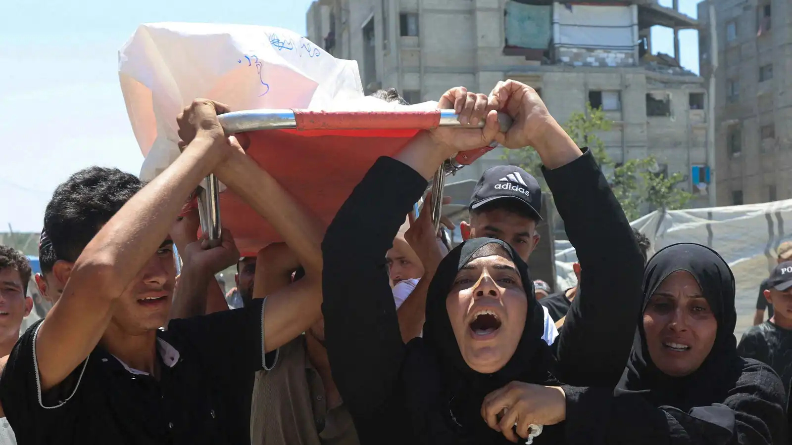 تصاعد القصف الإسرائيلي على غزة.. سقوط قتيلين في "الزيتون"