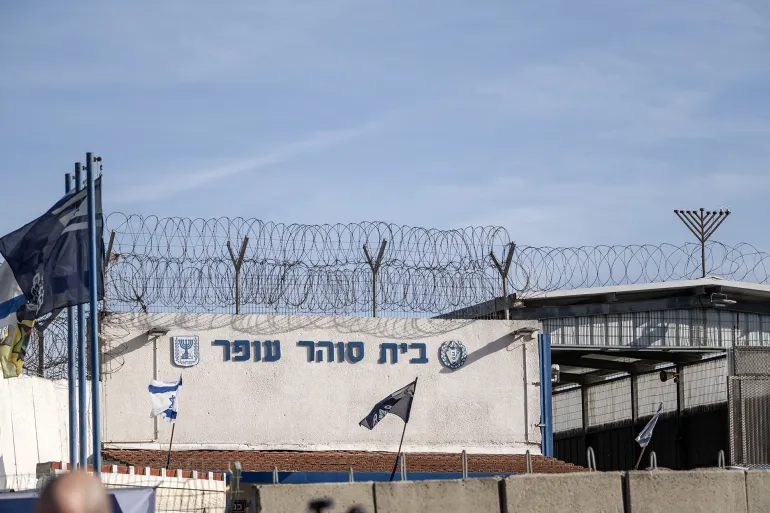 تعليق حساب القنصلية البريطانية عقب منشورات عن المعتقلين الفلسطينيين