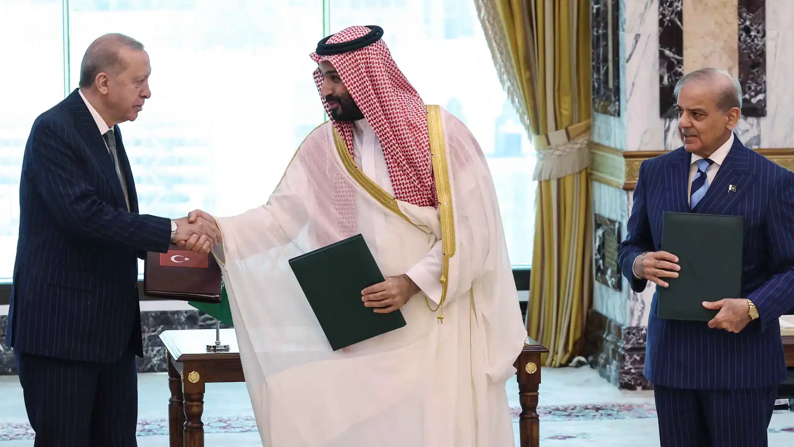 "اتفاقية مكة".. شراكة دفاعية ثلاثية لتعزيز الأمن والاستقرار