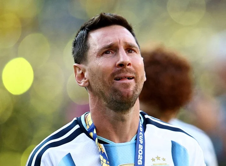 الرئيس الأرجنتيني يساند ميسي بعد وفاة والده