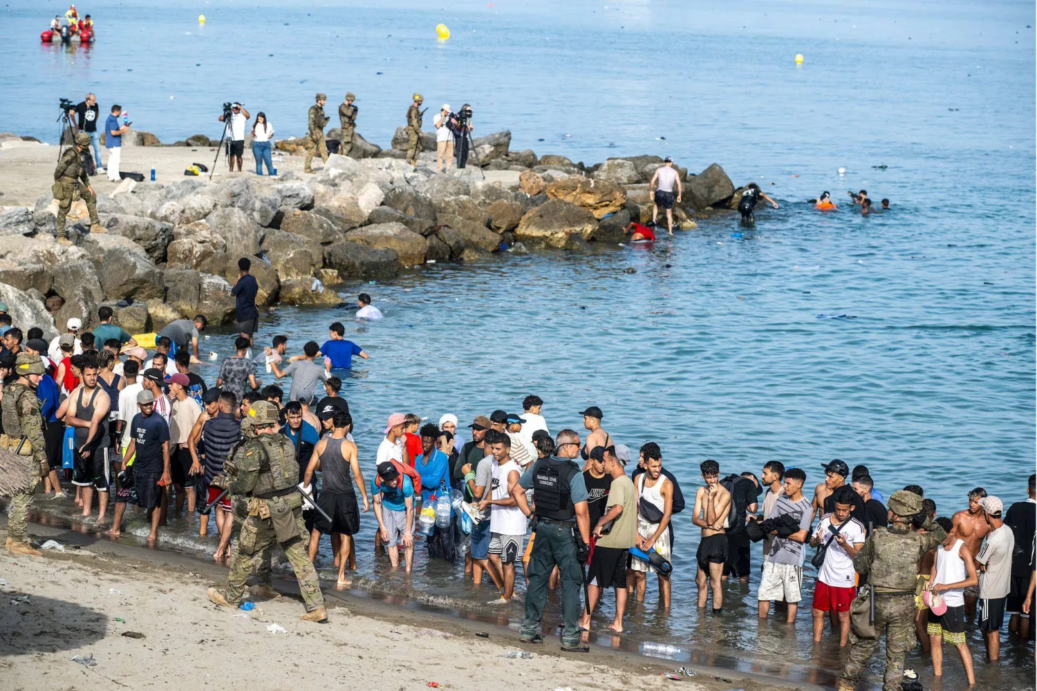 المغرب يرفع التأهب الأمني بعد تجدد دعوات العبور إلى سبتة