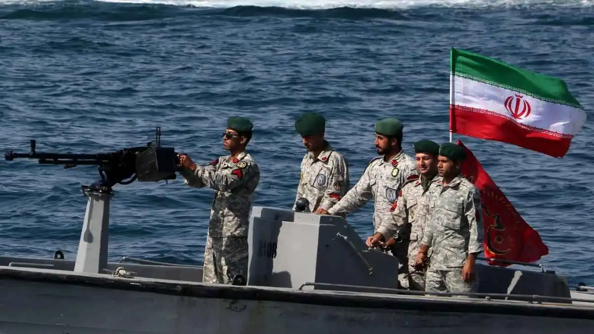 طهران تمنح واشنطن مهلة.. وتهدد بكسر الحصار البحري