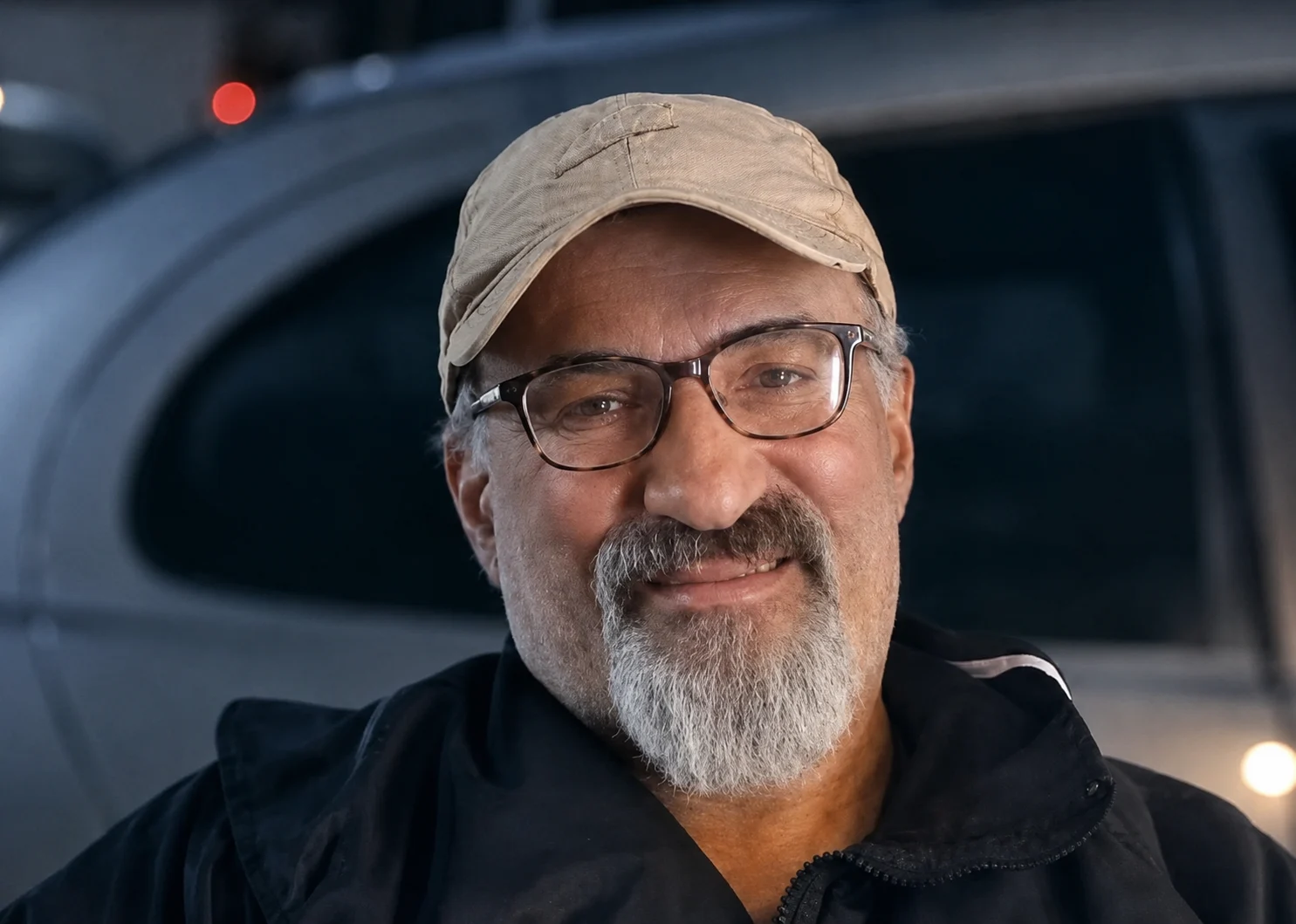 الرمل العالي تحت وقع الصدمة.. ابن يقتل والده