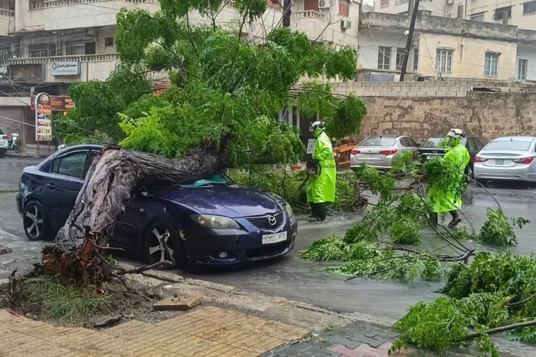 عاصفة مفاجئة تكشف مخاطر الطقس في سوريا
