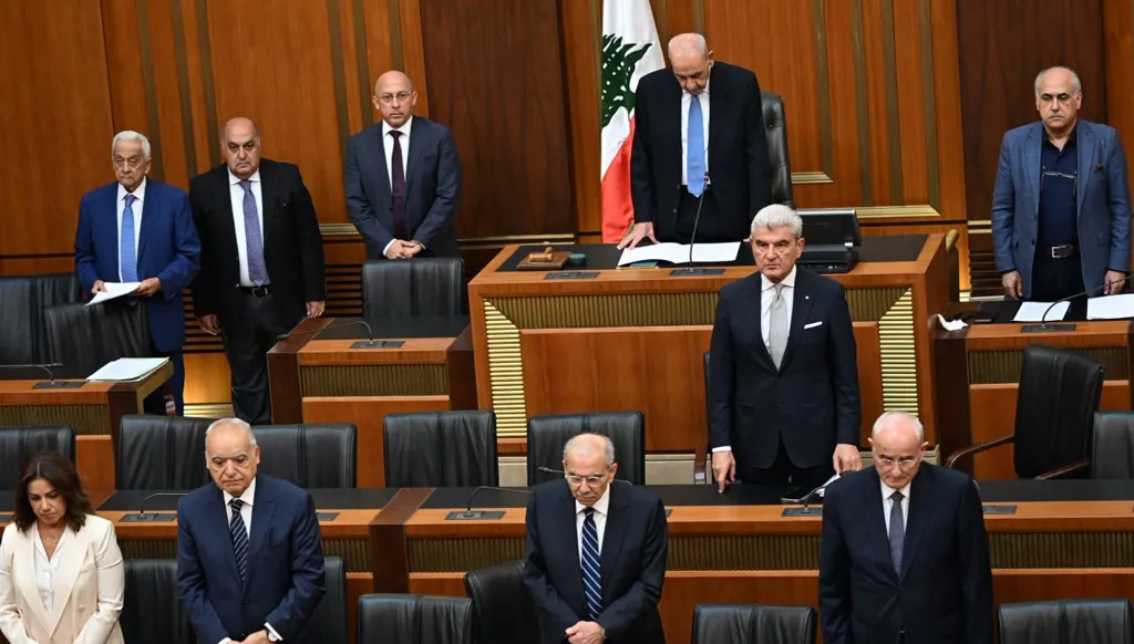 جلسة النواب اللبنانية.. سجال سياسي حول السلاح والتفاوض