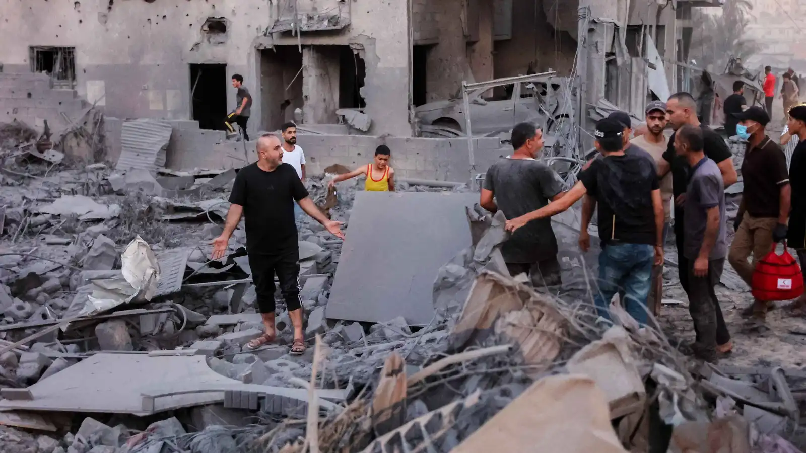 شهيدان وإصابات في غزة وسط استمرار الخروقات الإسرائيلية