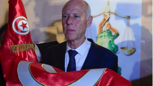 سعيّد يتهم «أطرافًا فاسدة» بعرقلة مسار الثورة التونسية 
