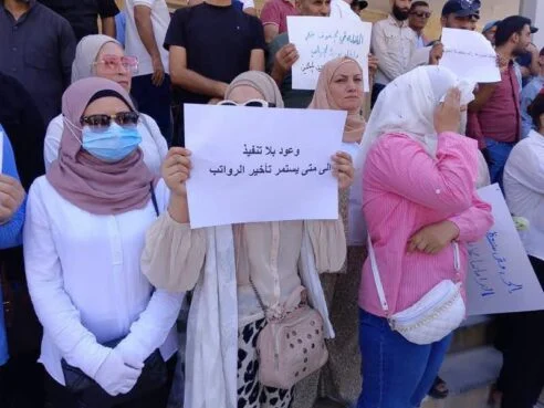 تعليق العمل بالحسكة احتجاجاً على تأخر رواتب الموظفين