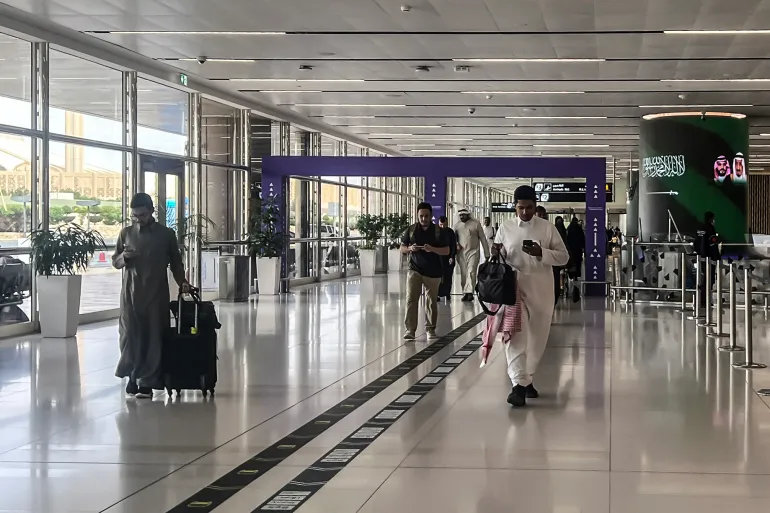مطار الرياض تحت الهجوم مجدداً وشركات طيران تلغي رحلاتها