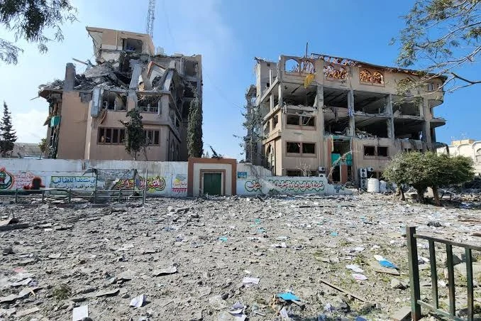 استهداف الجامعة الإسلامية مرتين.. شهداء وجرحى في قطاع غزة
