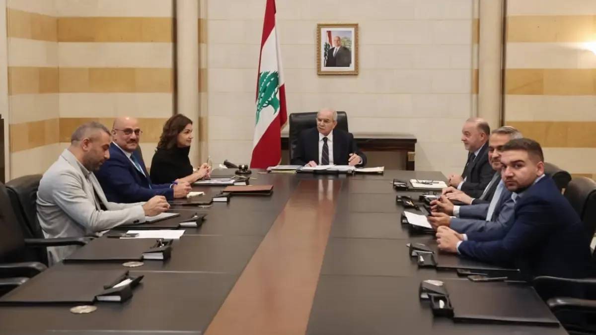 الطرق والكهرباء والمدارس.. سلام يتابع ملفات التعافي والعودة في لبنان