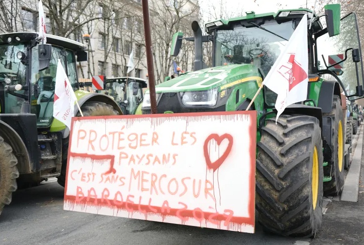 فرنسا بين الضغوط المحلية والاتفاقات التجارية