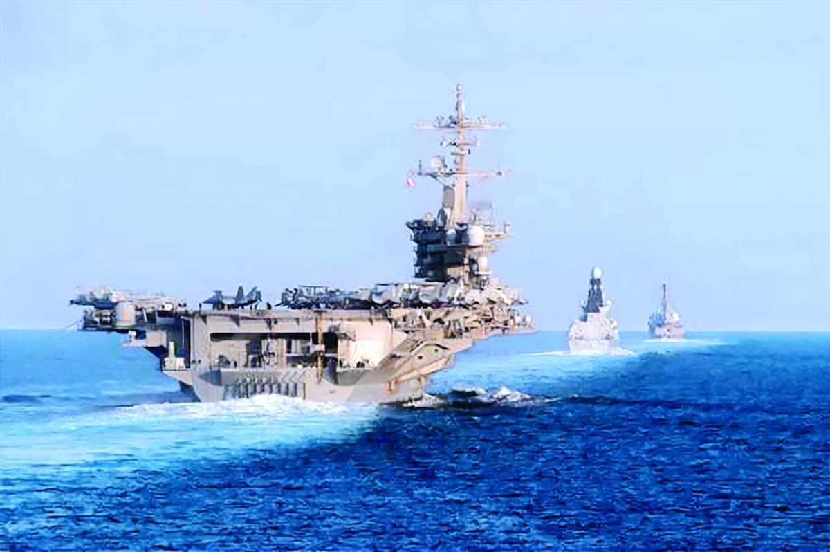 إيران تحذر أمريكا من تحركات المضيق