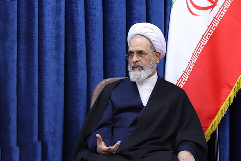 الشيخ علي رضا أعرافي:   قلب السلطة الدينية والسياسية