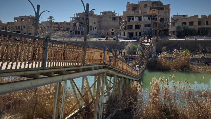 سقوط جسر محمد الدرة يفاقم أزمة البنية التحتية بدير الزور