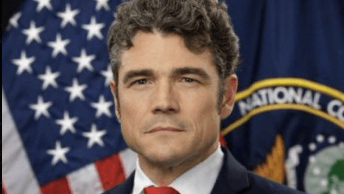 مسؤول أميركي بارز يرفض الحرب ويستقيل من منصبه