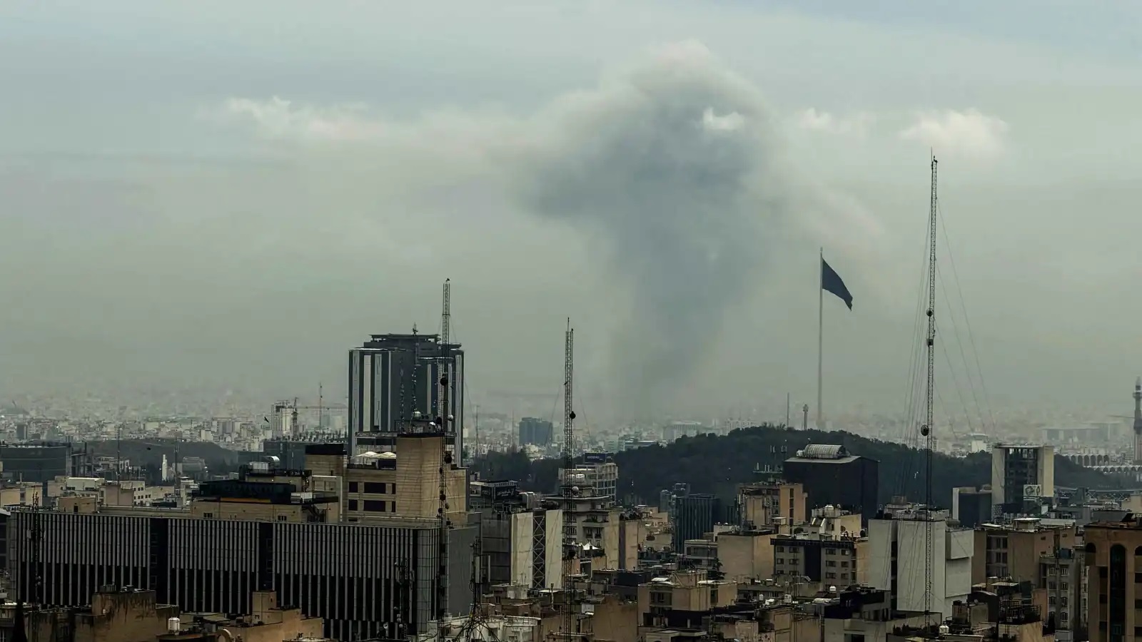 تصعيد خفي أم خلل فني؟ انفجارات تضرب نفط إيران