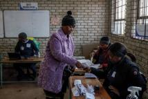 مراكز الاقتراع في جنوب إفريقيا فتحت أبوابها لانتخابات عامة