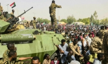 انقلاب السودان يهدد بعودته للعزلة الدولية