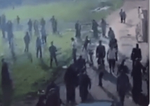 بالفيديو: لبنانيون عنصريون يوسعون لاجئين سوريين ضربا