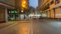 بالصور .. أسواق البحرين قبيل الإغلاق الساعة الـ 7 مساء