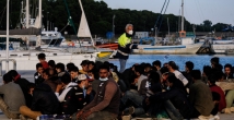 اليونان تعتقل 7 مصريين للاشتباه بتهريب المهاجرين
