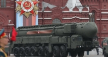 روسيا تثبت صاروخاً بصومعة تحت الأرض قرب حدودها