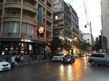 قطع السير في شارع الحمرا في بيروت
