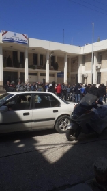 جرحى خلال محاولة محتجين اقتحام سرايا حلبا الحكومي