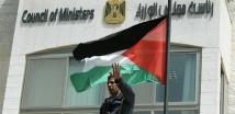 يتمسك به محمود عباس.. من هو مرشح الحكومة الفلسطينية الجديد؟