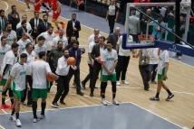 بالصور أحمد الشرع يستعرض مهاراته في كرة السلة