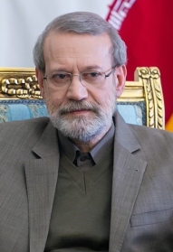 لاريجاني يصل الدوحة لتعزيز التقدم في المفاوضات النووية الإيرانية