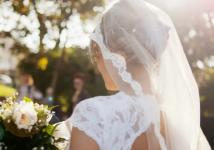 عروسٌ تطلق النار في زفافها