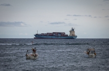 سفينة إيرانية في قبضة مجهولين.. إشارات مقلقة على عودة الفوضى البحرية في المحيط الهندي