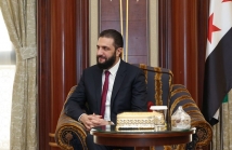 بريطانيا ترفع العقوبات عن الرئيس السوري أحمد الشرع ووزير داخليته قبيل لقائه مع ترامب