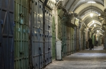 تحقيق الغارديان يكشف عن "سجن الظلام" الإسرائيلي تحت الأرض 