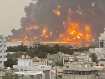 الحوثيون يضربون أهدافًا حساسة في إسرائيل بصاروخ متعدد الرؤوس