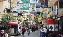 السلاح المتفلت والفصائل المتناحرة.. هل تتحول المخيمات الفلسطينية إلى بؤرة نزاع؟